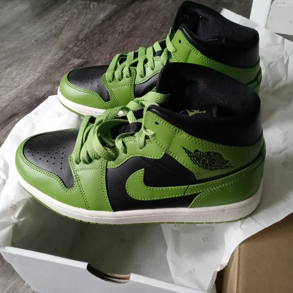 Women's Air Jordan 1 MD  Size 8.5 - Picture 5 of 11